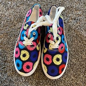 Brand NEW Adorable SZ 6.5 Women’s shoes.
